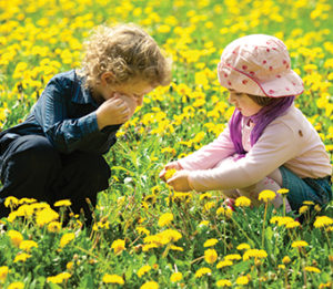 kids-playing-grass kids playing grass